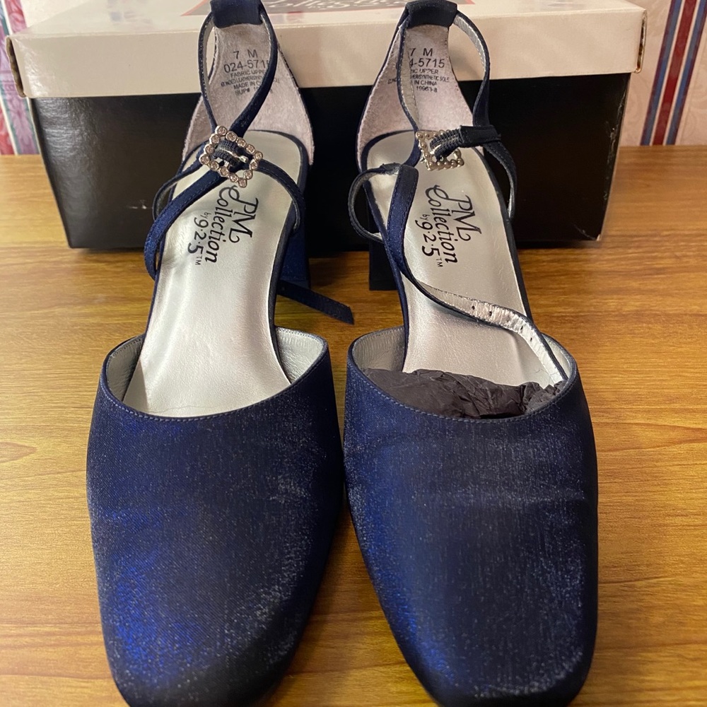 Size 7 brand new vintage heels